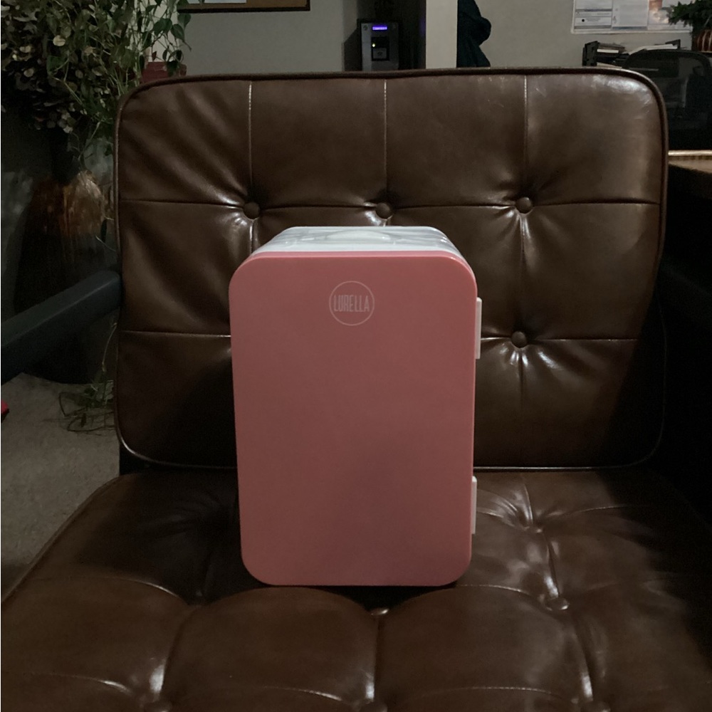 New In Box LUR-Mini Thermoelectric Cosmetic Fridge-Pink